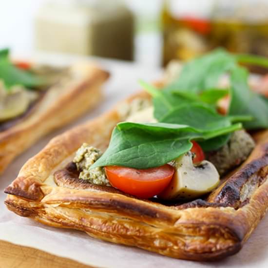 Onion, cashew and mushroom tart