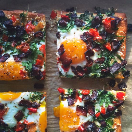 Breakfast pizza with greens & bacon