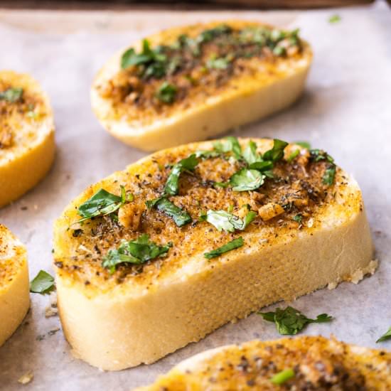 10 Minute Prep Garlic Bread