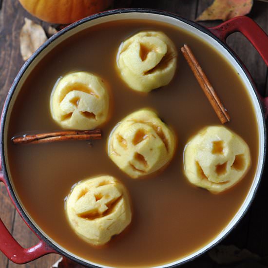 Witch-brewed Cider with Apple Heads