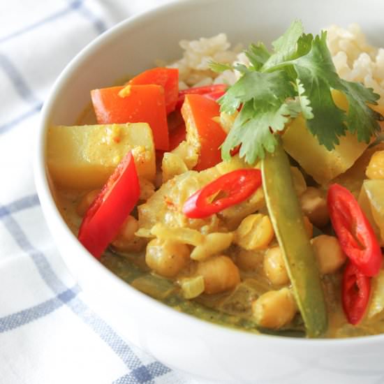 Veggie Thai Red Curry with Chickpea