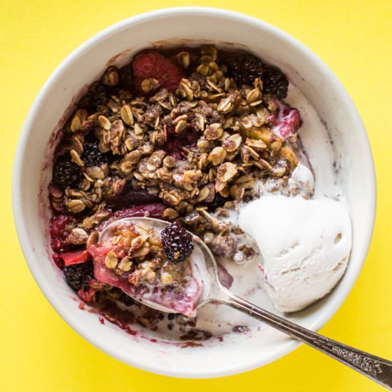 Vegan Microwave Apple Berry Crisp