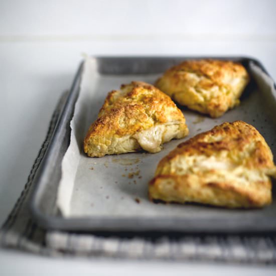 Scones stuffed with honey ricotta