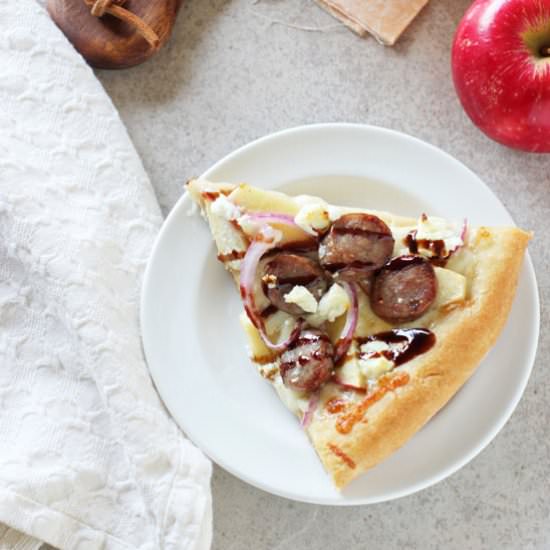 apple bratwurst pizza