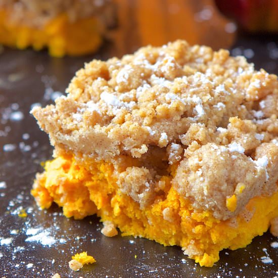 Gooey Pumpkin Crumble Cake