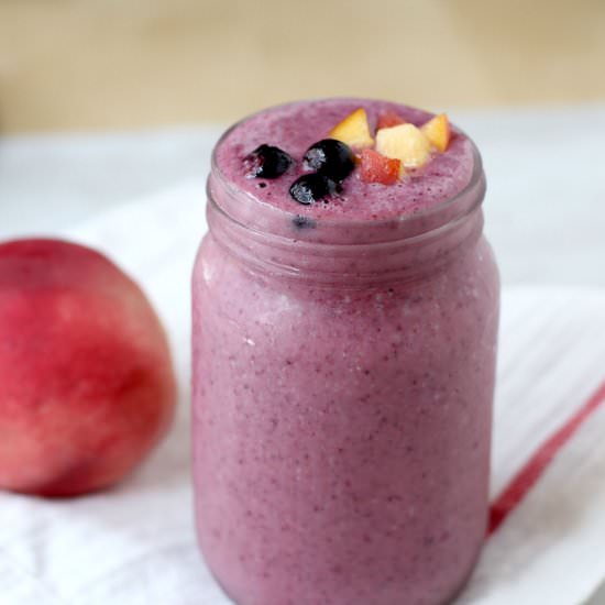 Refreshing Bluberry-Peach Smoothie