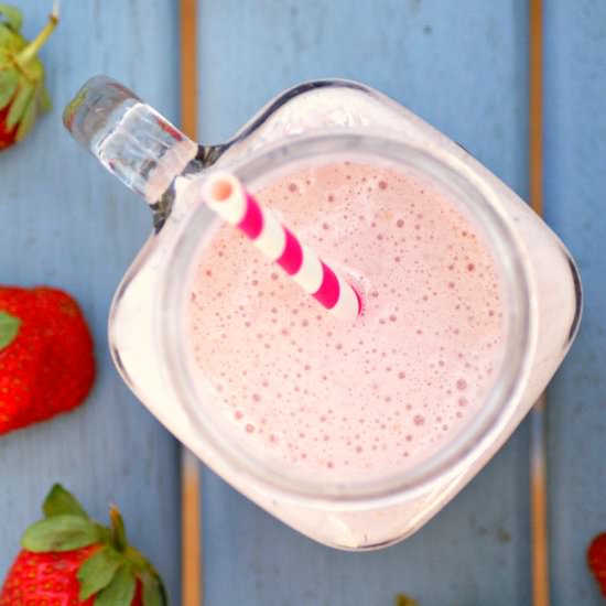 Healthy Strawberry Protein Smoothie