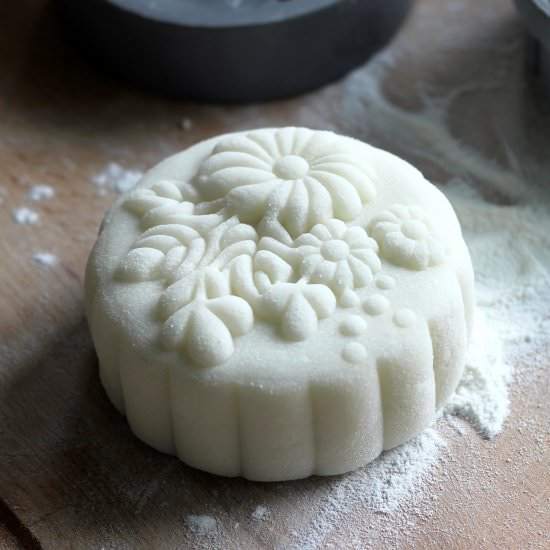 Vietnamese Snowskin Mooncake