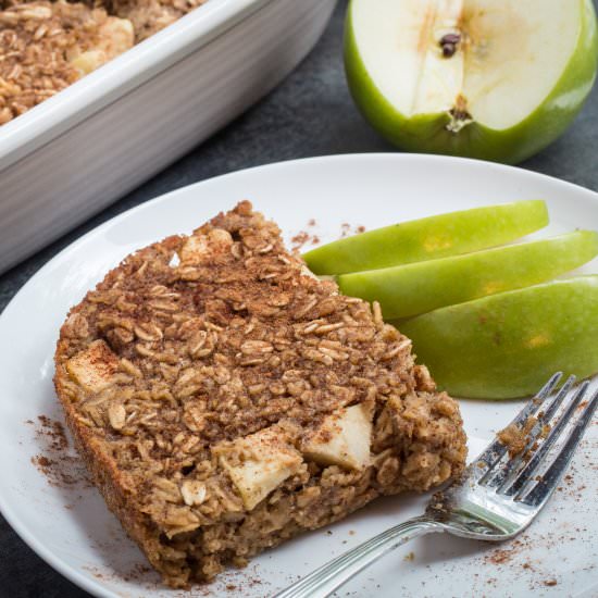 Apple Cinnamon Oatmeal Bake