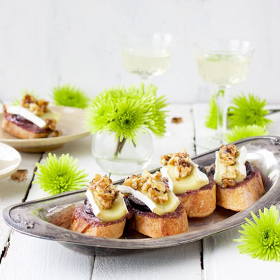 Maple Roasted Fig and Brie Crostini