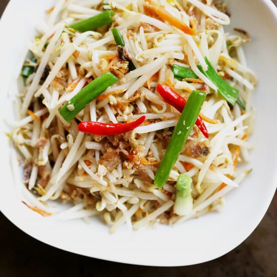 Bean sprouts with salted fish