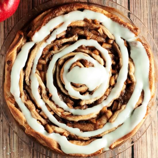 Spiced Apple Cinnamon Roll Cake