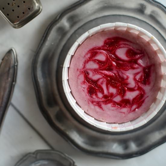 Cornelian cherry mini cheesecakes