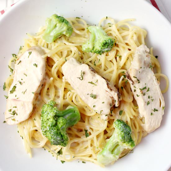 Alfredo Chicken & Broccoli Pasta