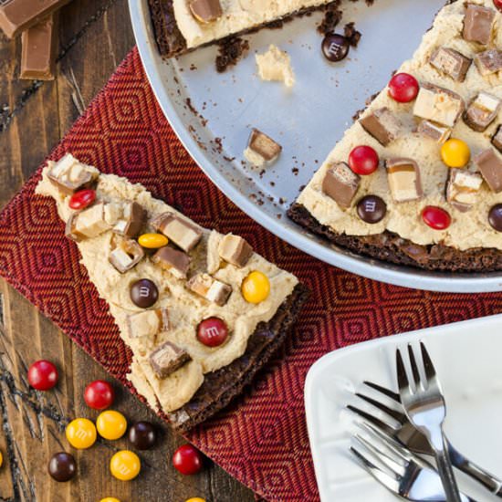 Candy Bar Brownie Pizza
