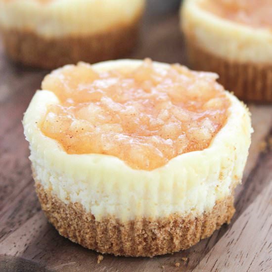 Mini Apple Pie Cheesecake Cupcakes