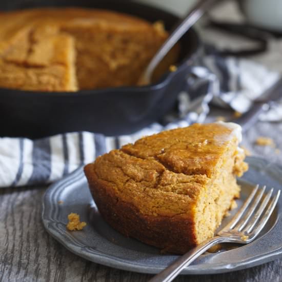 Vanilla Pumpkin Skillet Cornbread