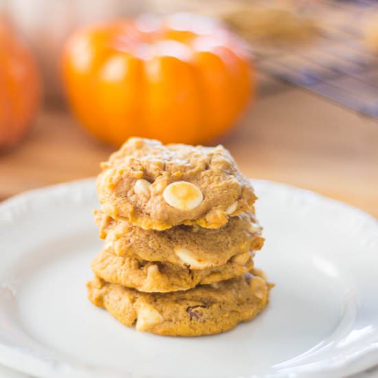 Macadamia White Chip Pumpkin Cookie