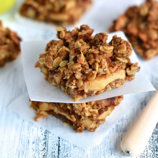 {Healthier} Apple Pie Oatmeal Bars