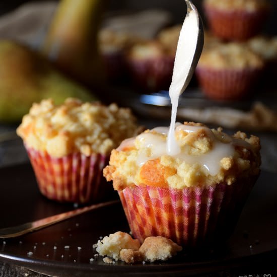 Cheesecake muffins with pear