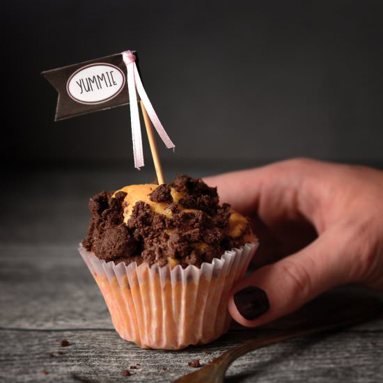 Eggnog muffins with choco crumble
