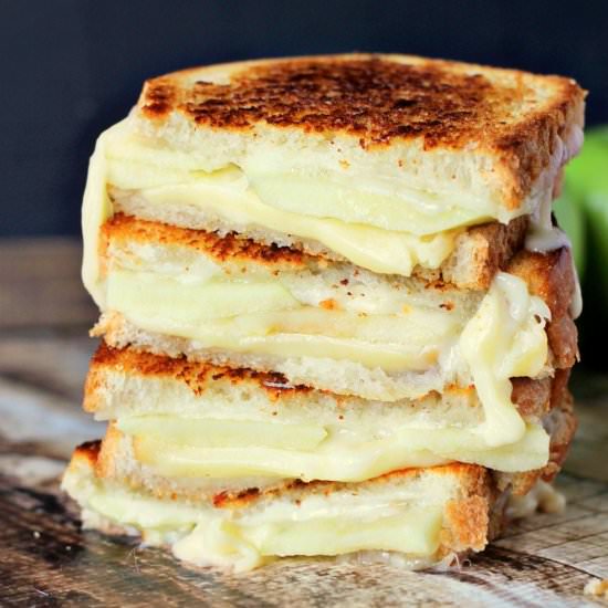 Apple & Gouda Grilled Cheese