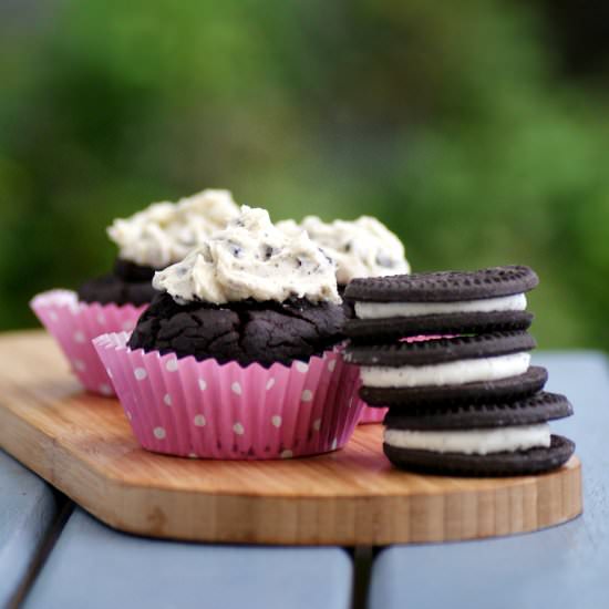 Vegan Cookies and Cream Cupcakes