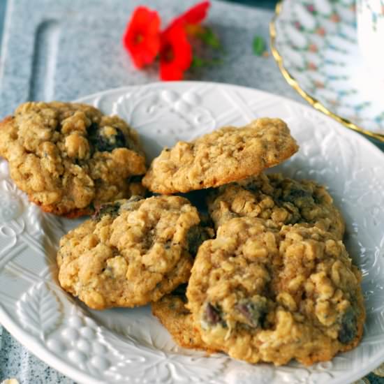 Chocolate and Chia Oatmeal Cookies