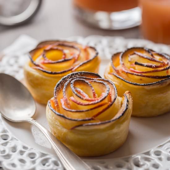 Apples & Puff pastry Roses