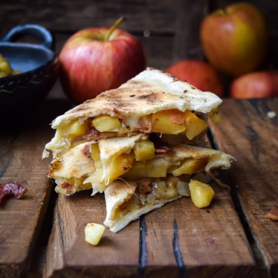 Caramelized Apple, Bacon, and Gouda