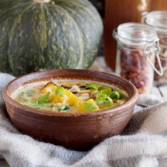 Pumpkin, spinach and lentil soup