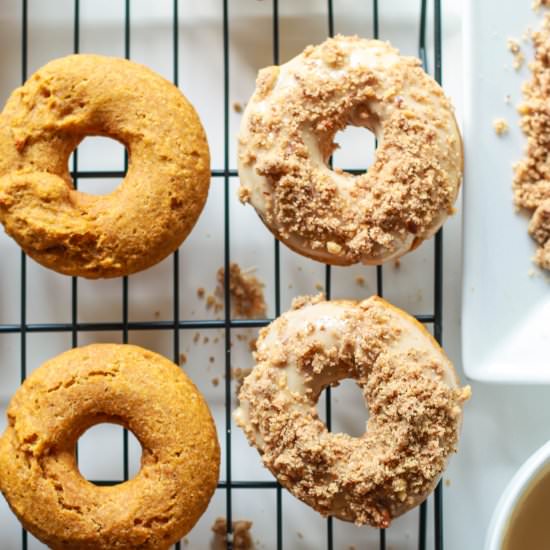 Baked Pumpkin Crumble Donuts