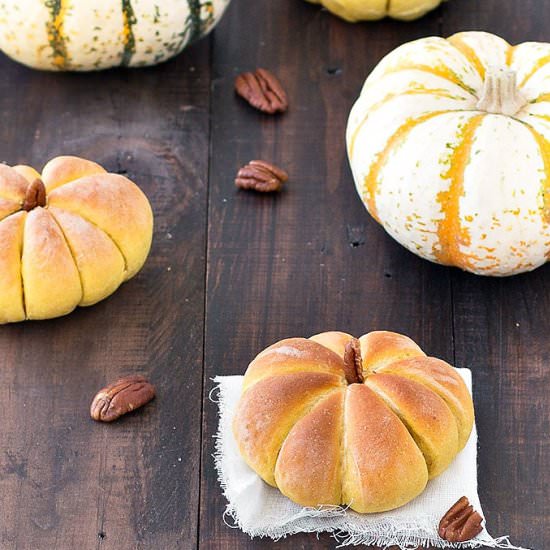 Pumpkin Dinner Rolls