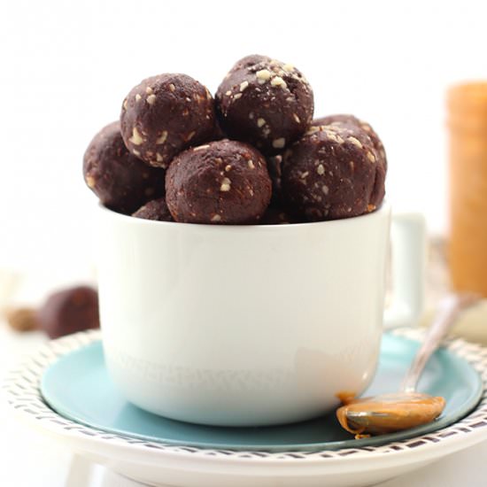 Crunchy PB Chocolate Energy Balls
