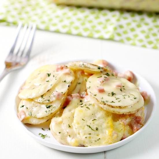 Cheesy Scalloped Potatoes with Ham