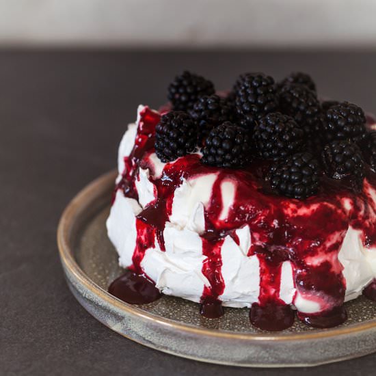 Pavlova with Blackberries