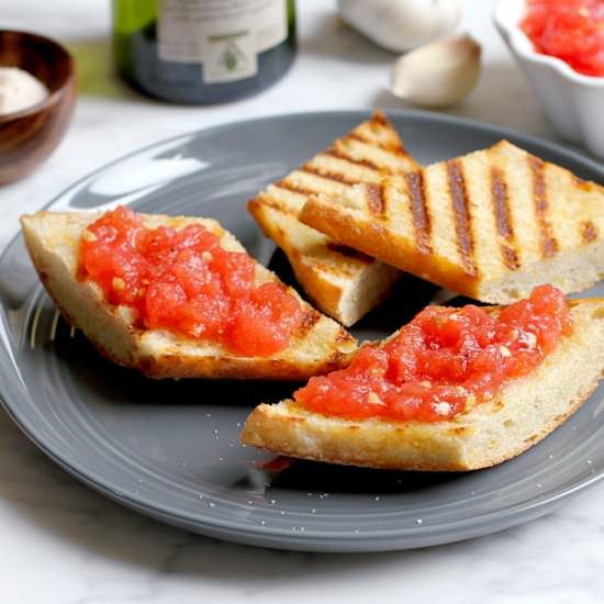 Pan con Tomate