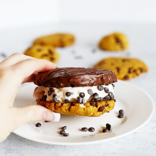 Pumpkin Spice Ice Cream Cookie Sandwich