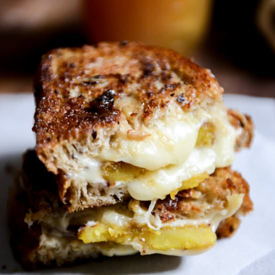 The Perfect Autumn Grilled Cheese