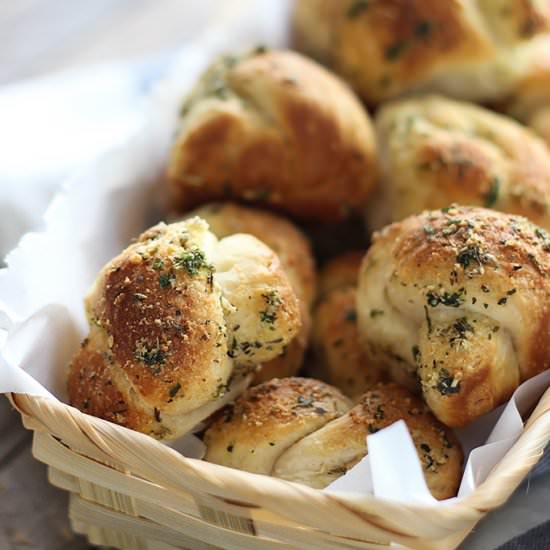 Easy Parmesan Garlic Knots