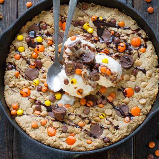 Easy Peanut Buttter Skillet Cookie