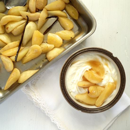 Vanilla Pears with Greek Yogurt