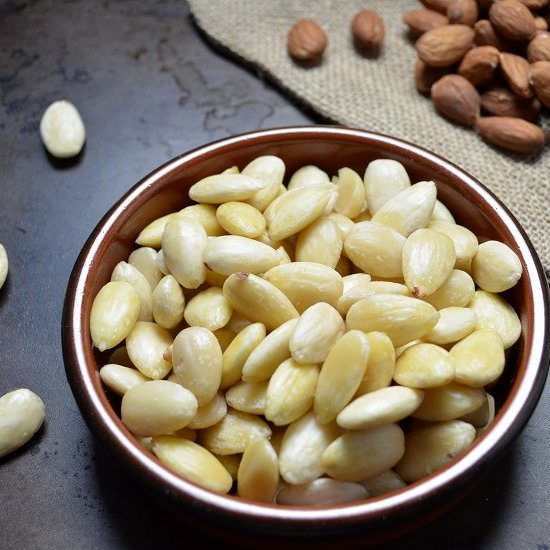 Blanching Almonds in 5 Steps