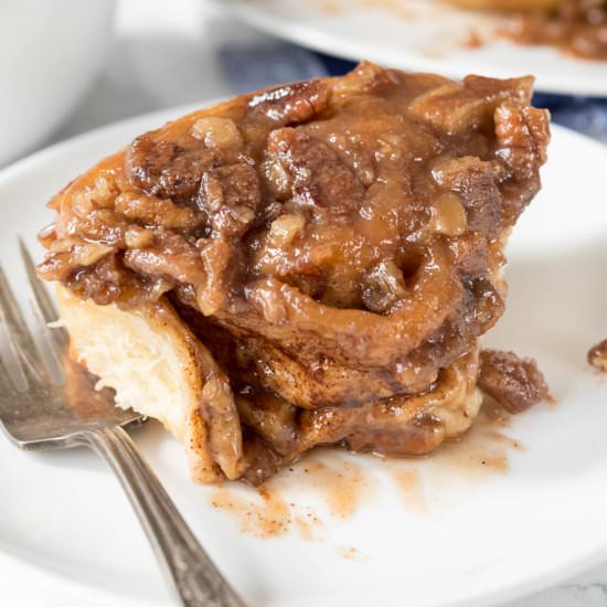 Easy Caramel Pecan Rolls