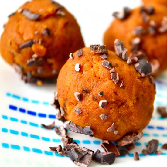 No Bake Pumpkin Protein Balls