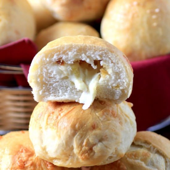 Smoked Cheddar Onion Dinner Rolls