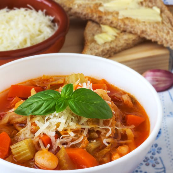 Hearty Italian Minestrone Soup