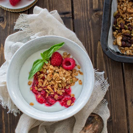 RASPBERRY YOGURT PARFAIT