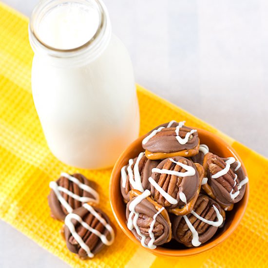 Easy Pretzel Pecan Turtles