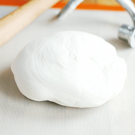 Easy Homemade Marshmallow Fondant